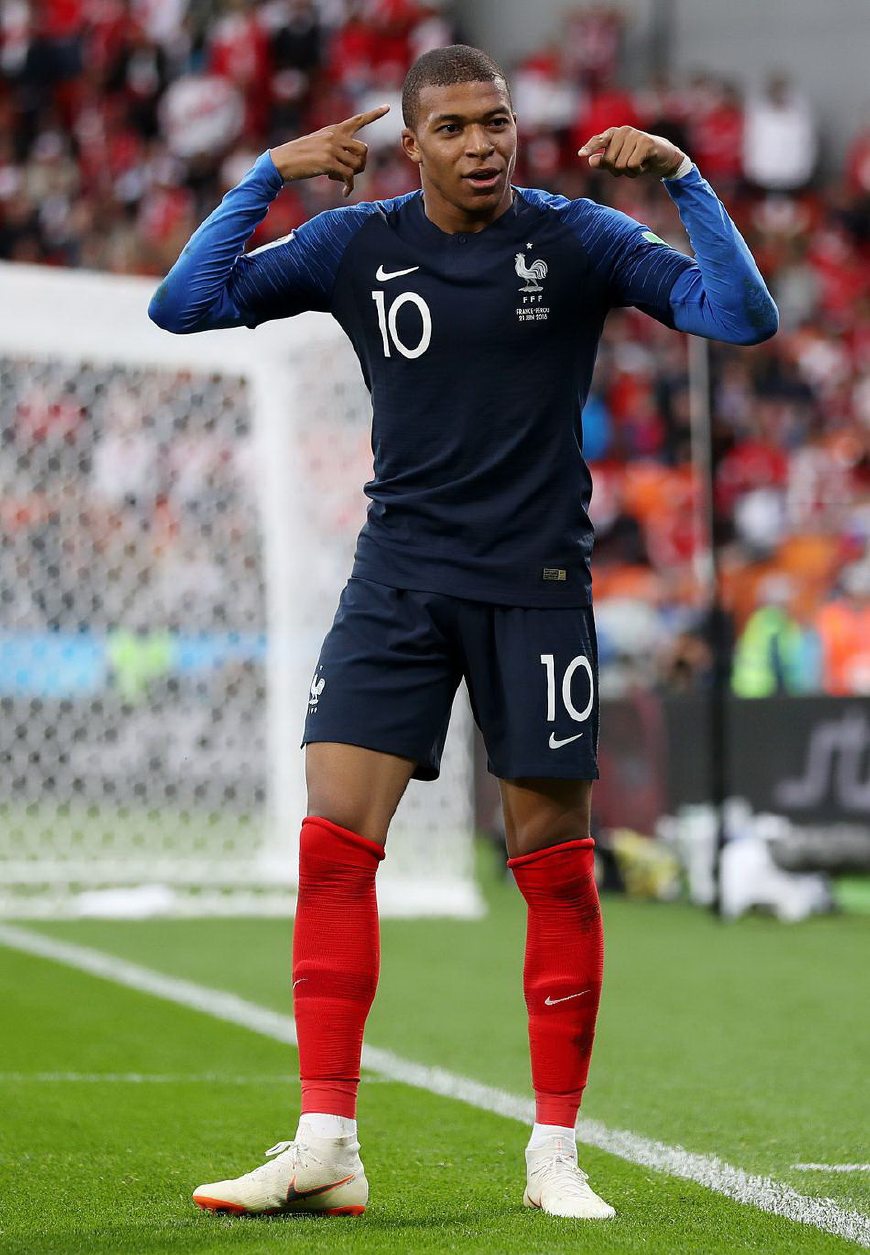 尤文客战佛罗伦萨：伊尔迪兹领衔，DV9、科斯蒂奇首发（尤文客场对阵佛罗伦萨：伊尔迪兹压阵，DV9与科斯蒂奇先发出场）