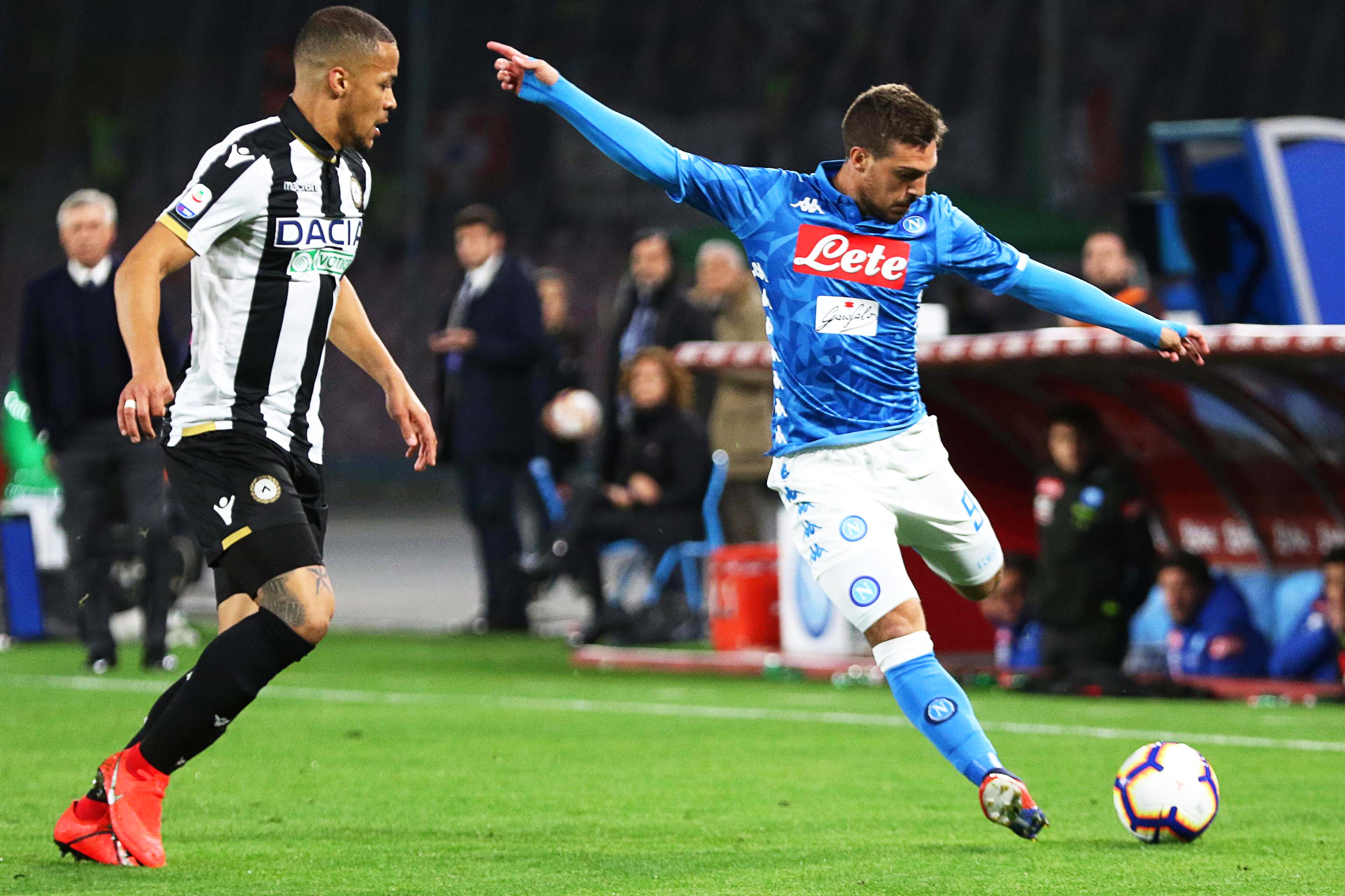 马卡：皇马将青训中卫巴尔德佩尼亚斯列入晋升一线队考察名单（马卡报：皇马已将青训中卫巴尔德佩尼亚斯纳入一线队晋升评估名单）