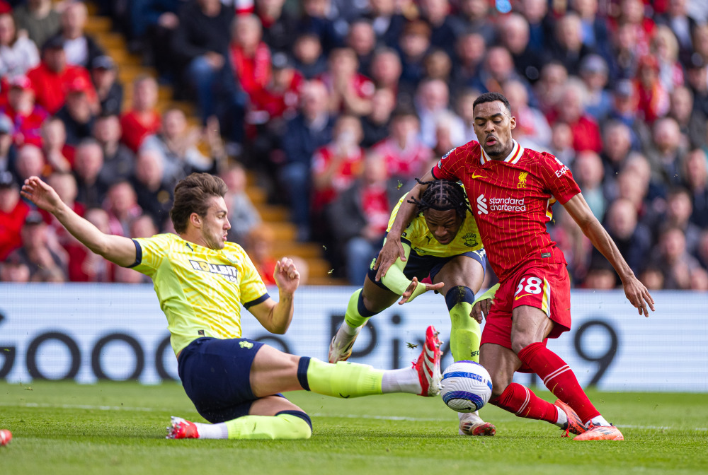 记者：杨希、向余望对阵韩国U22时大概率无法出场