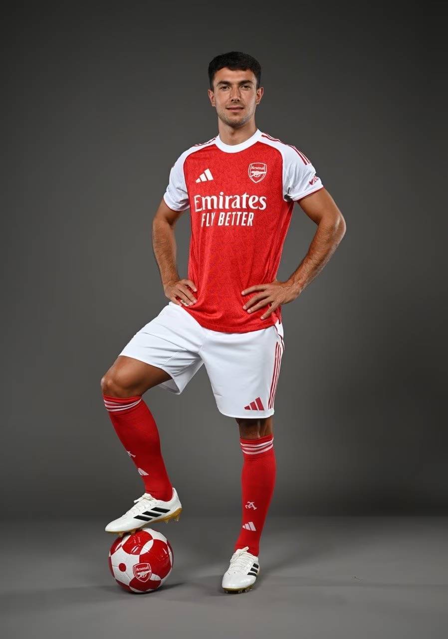 近10年欧冠场均进球榜：哈兰德1.02球第1，C罗第2，梅西第4