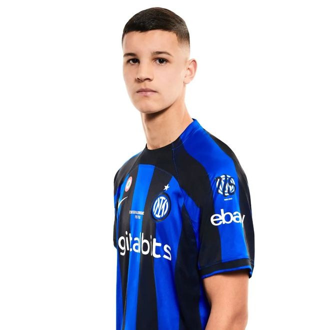 欧文突破防守连续得分