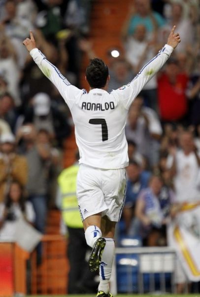 法尔克：拜仁想把努贝尔卖给英超俱乐部，但他的高薪会是问题（法尔克：拜仁计划将努贝尔出售至英超，高薪成潜在障碍）