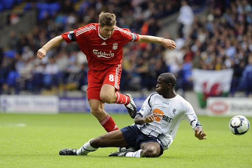 足球国足训练强度升级，体能教练参与指挥